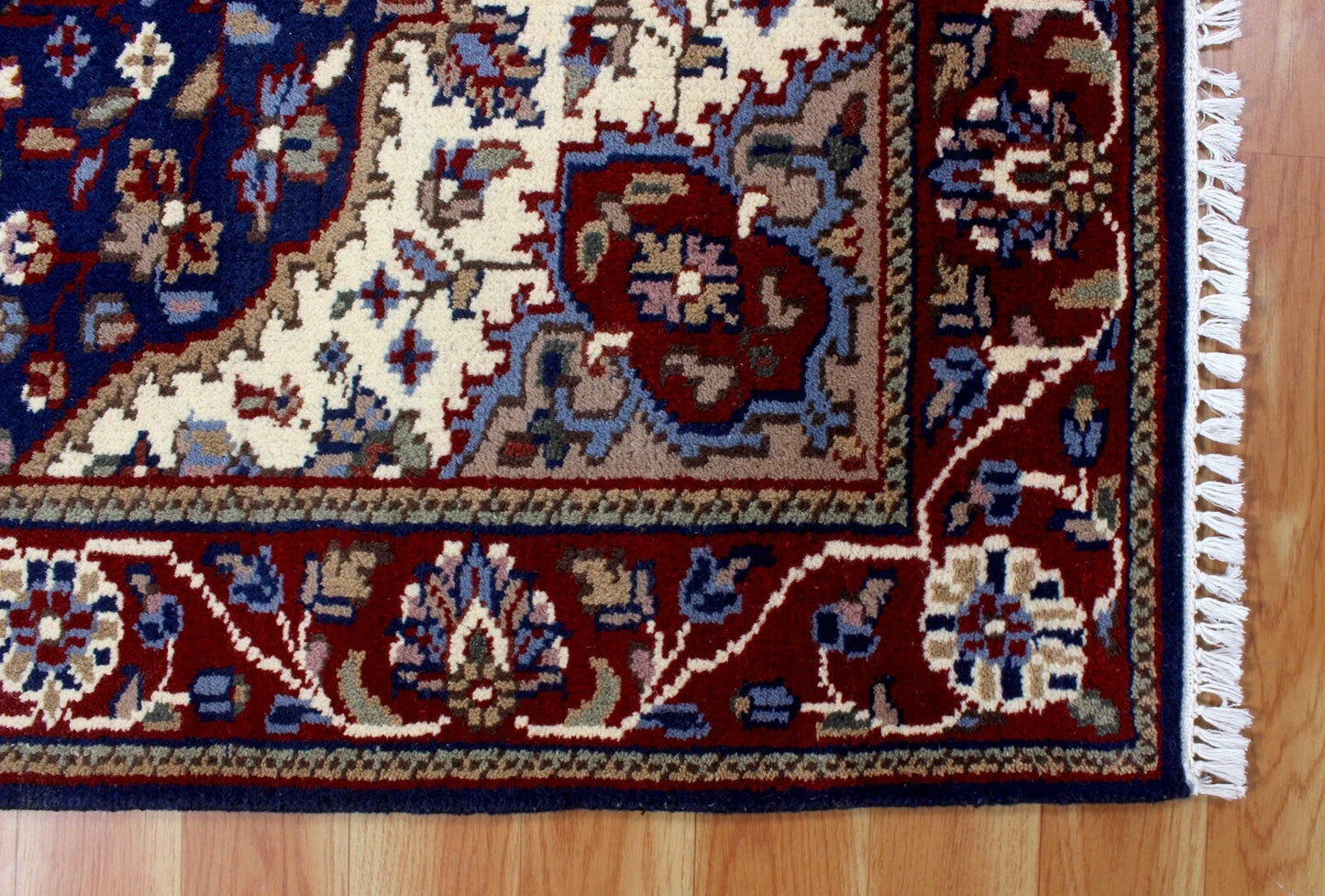 Regal Persian-Style Area Rug | Navy & Red (4' x 6')