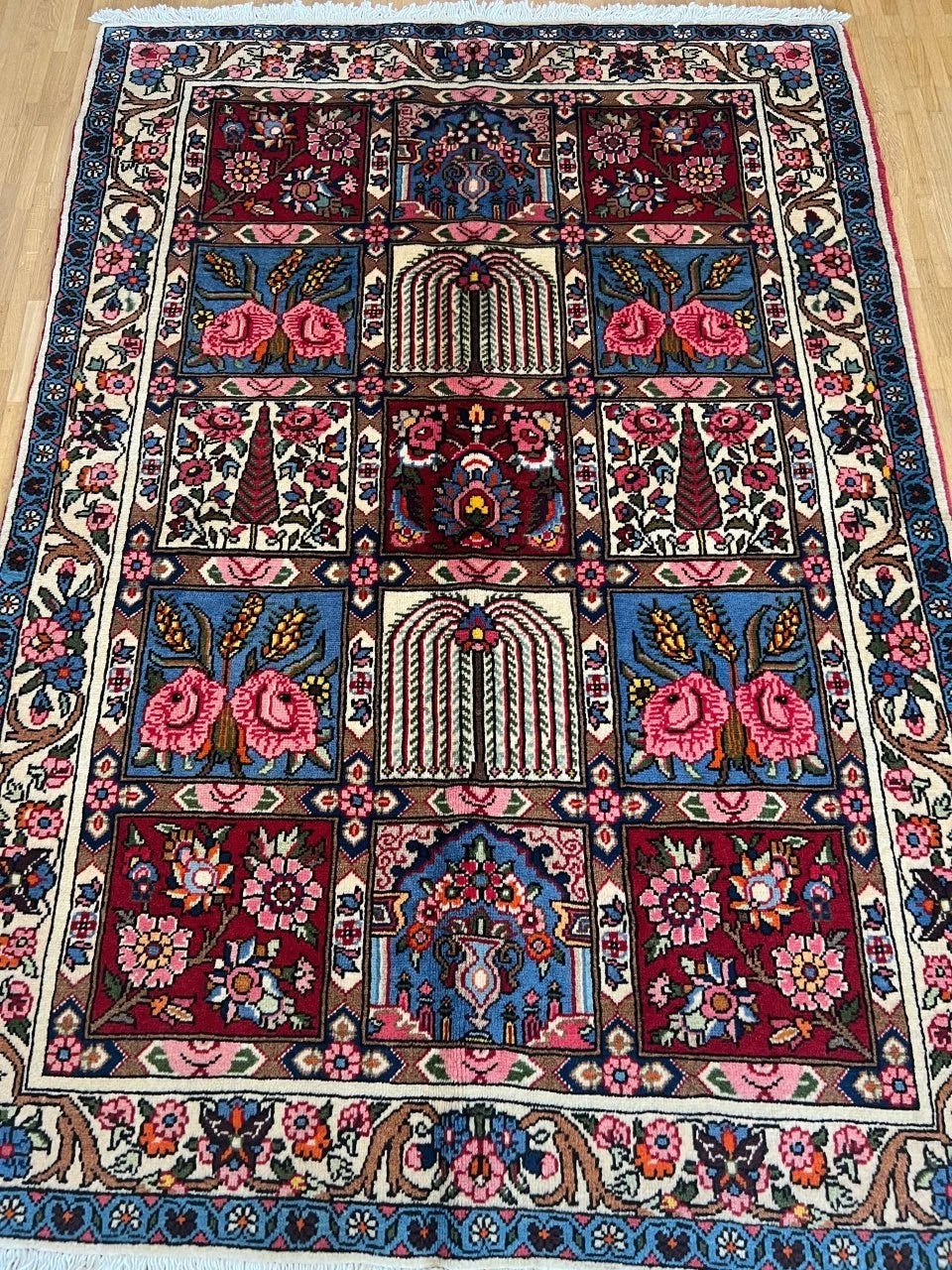 Unique Four-Panel Garden Area Rug  160 x 111 cm Pre-owned