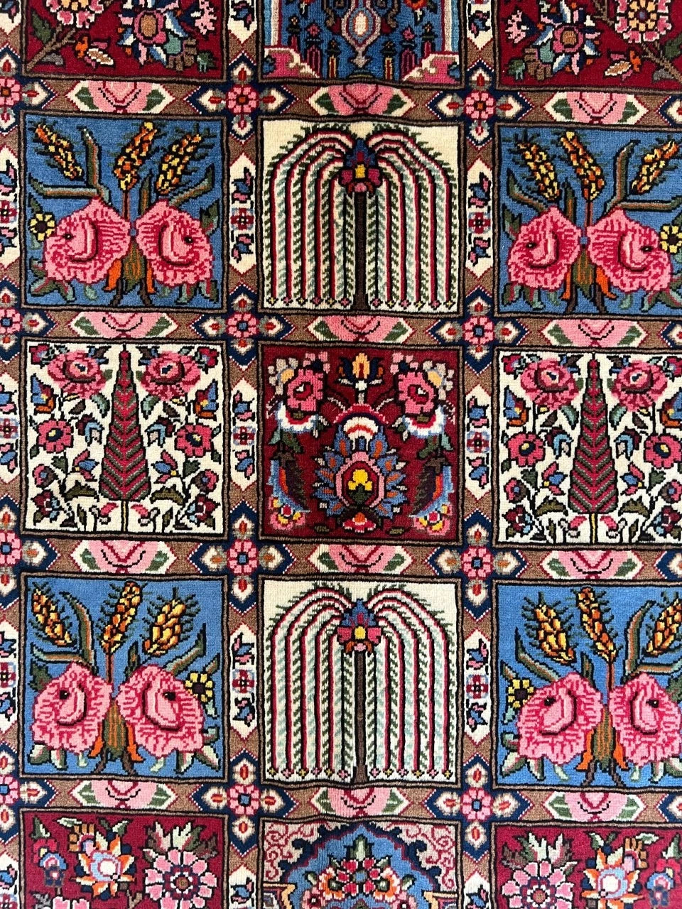 Unique Four-Panel Garden Area Rug  160 x 111 cm Pre-owned