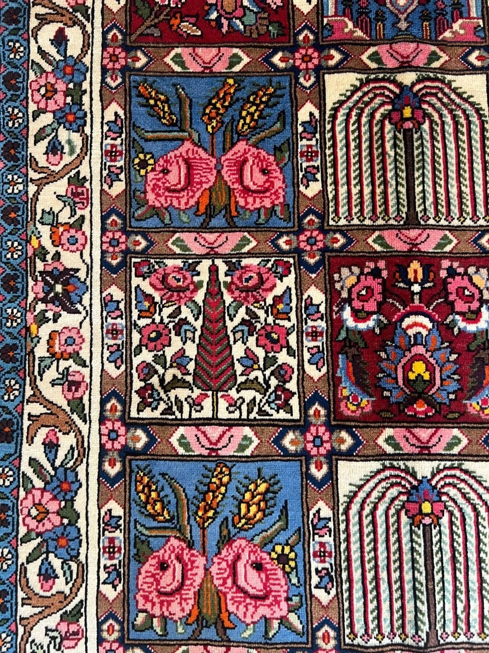 Unique Four-Panel Garden Area Rug  160 x 111 cm Pre-owned