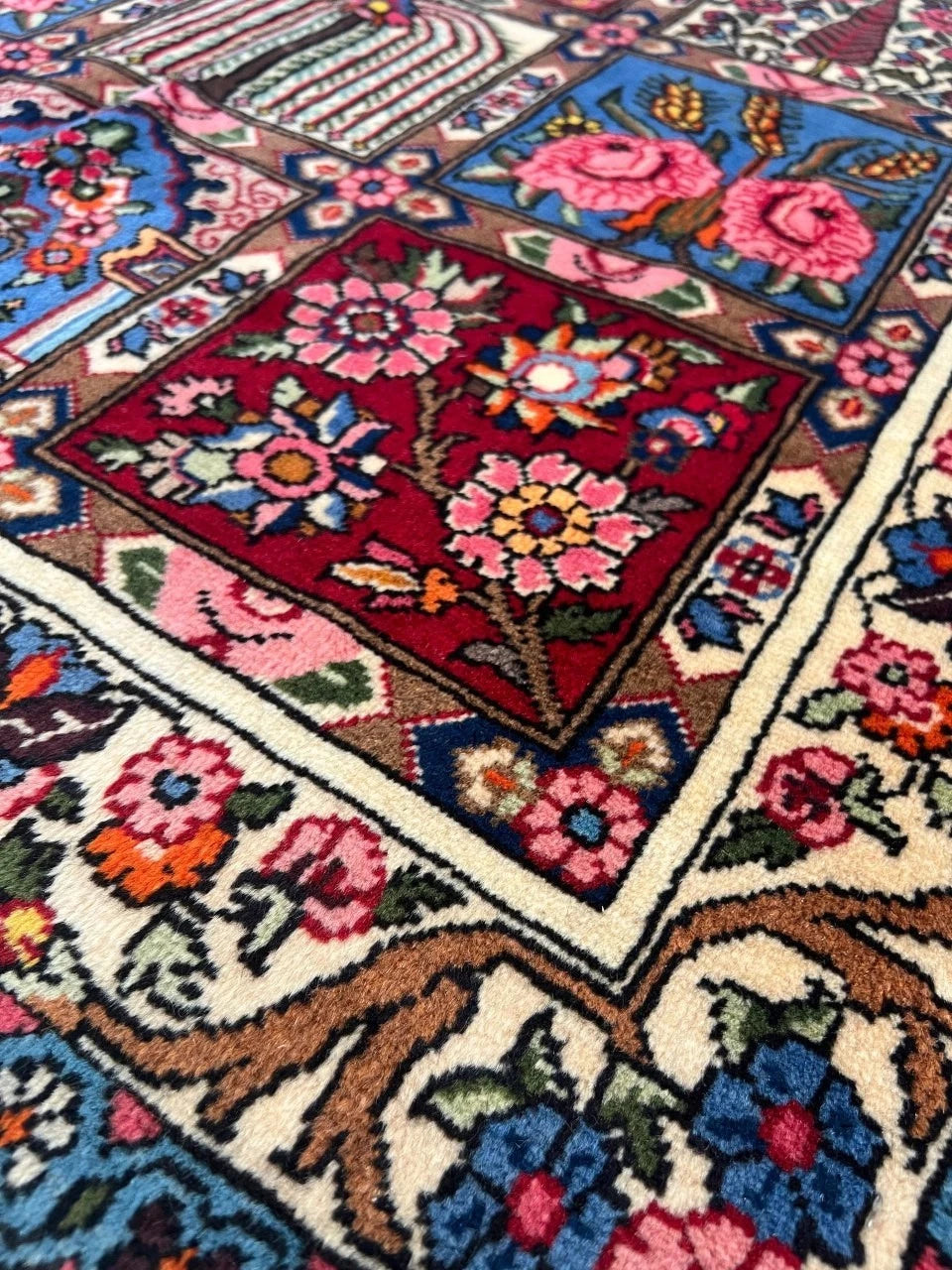 Unique Four-Panel Garden Area Rug  160 x 111 cm Pre-owned